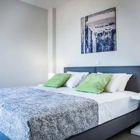Trapezaki Sleeps 6 Pool Air Con Wifi ヴィラ