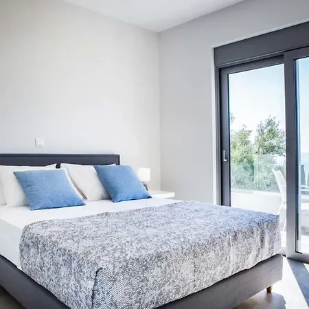 Trapezaki Sleeps 6 Pool Air Con Wifi ヴィラ *