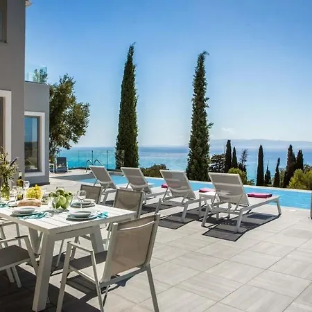 Villa Trapezaki Sleeps 6 Pool Air Con Wifi *