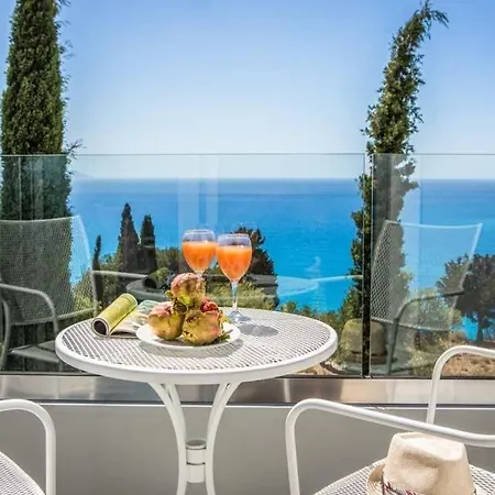 Trapezaki Sleeps 6 Pool Air Con Wifi * Trapezaki (Kefalonia)